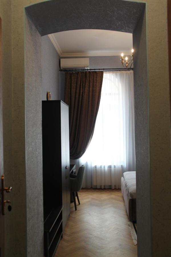Hotel 1883 Bakoe Buitenkant foto