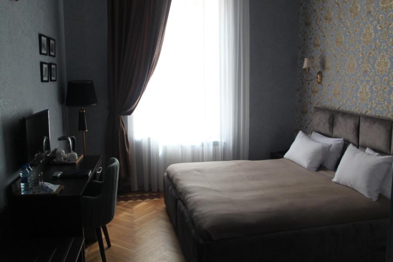 Hotel 1883 Bakoe Buitenkant foto