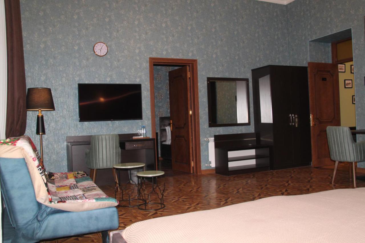 Hotel 1883 Bakoe Buitenkant foto