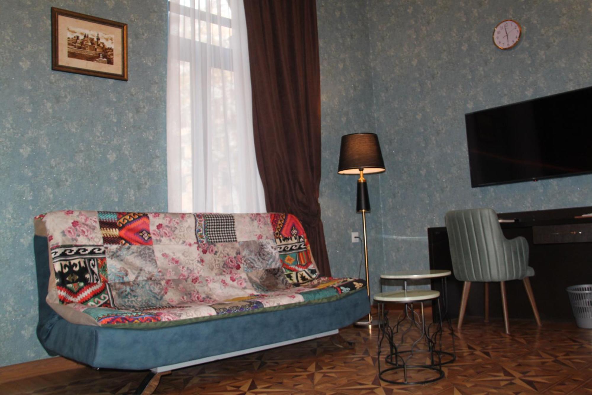 Hotel 1883 Bakoe Buitenkant foto