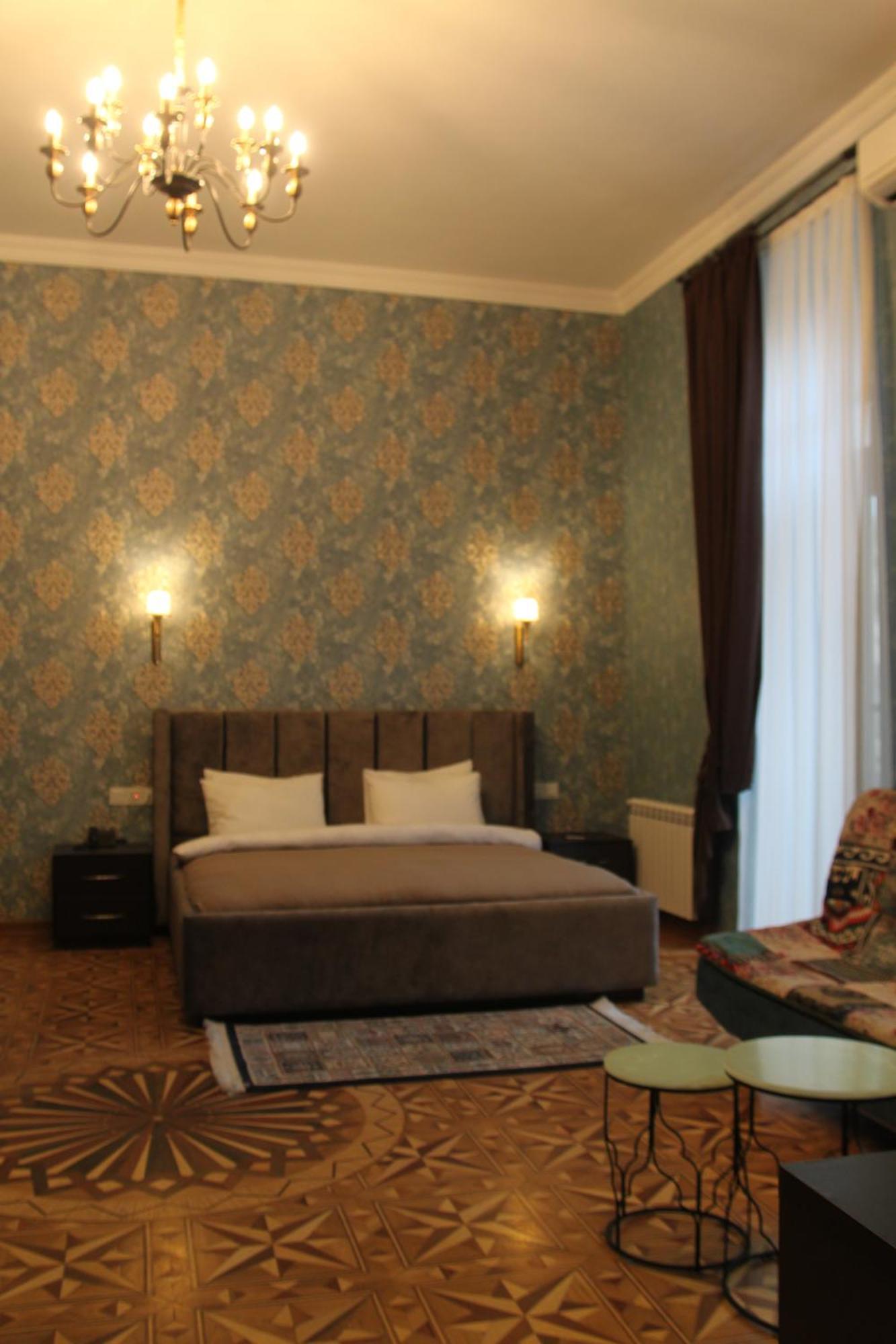 Hotel 1883 Bakoe Buitenkant foto